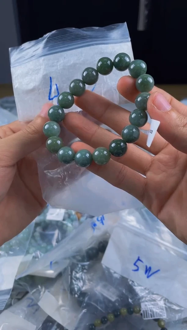 定制翡翠未镶嵌珠串