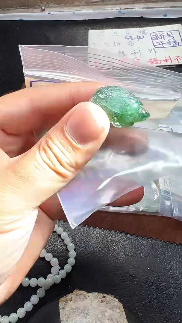 定制翡翠未镶嵌翡翠小挂件