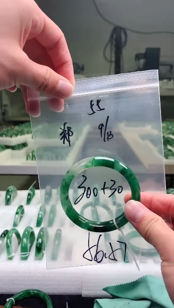未镶嵌非洲翠石英质玉非洲翠手镯56-57圈口55号