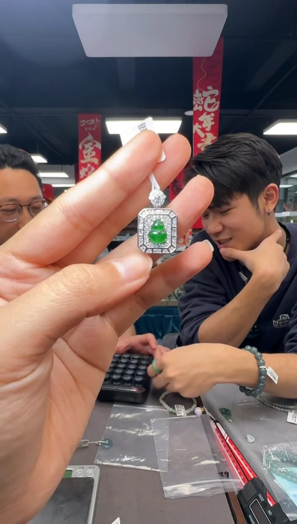 【闪购商品】翡翠吊坠(不含链)银S925镶嵌翡翠葫芦吊坠