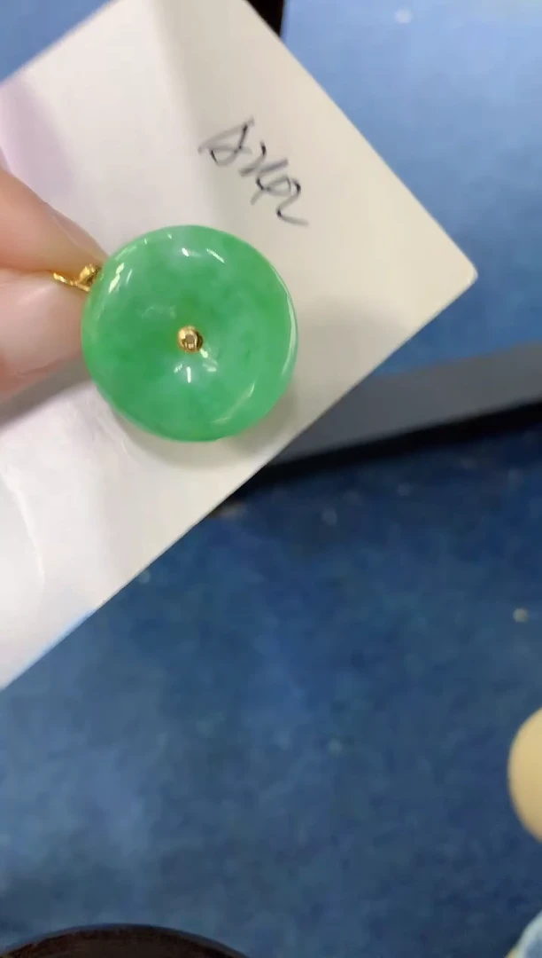 翡翠18K金镶嵌颈饰000000000