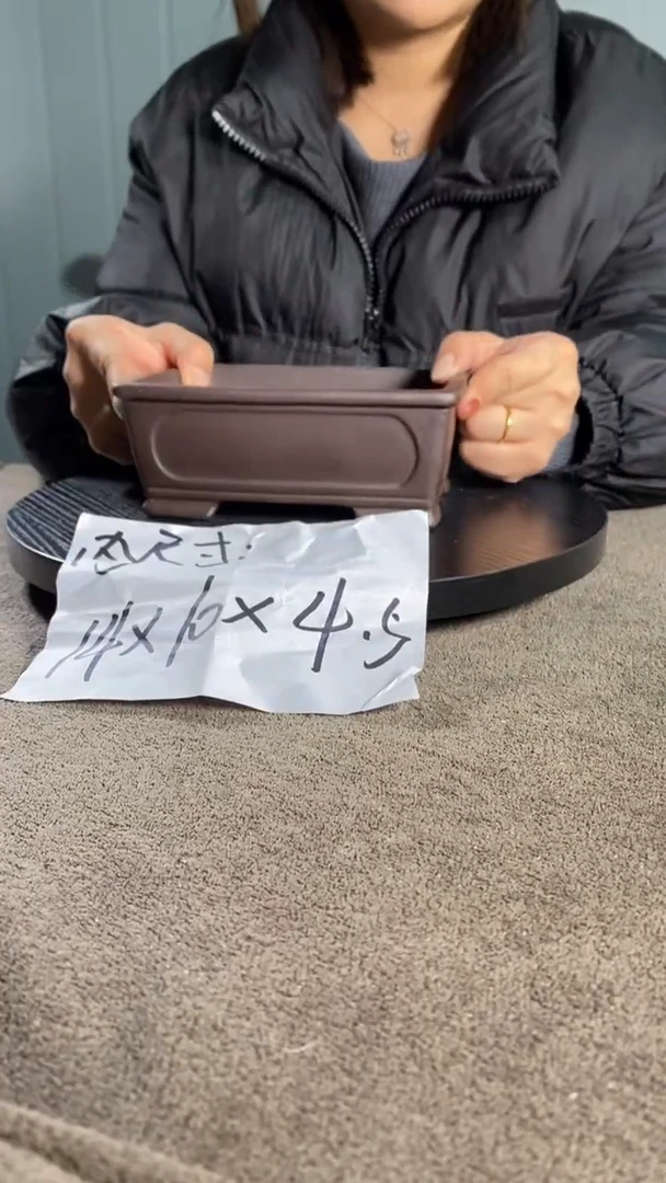 A宜兴紫砂小花盆