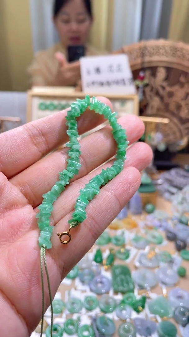 翡翠未镶嵌颈饰手绳