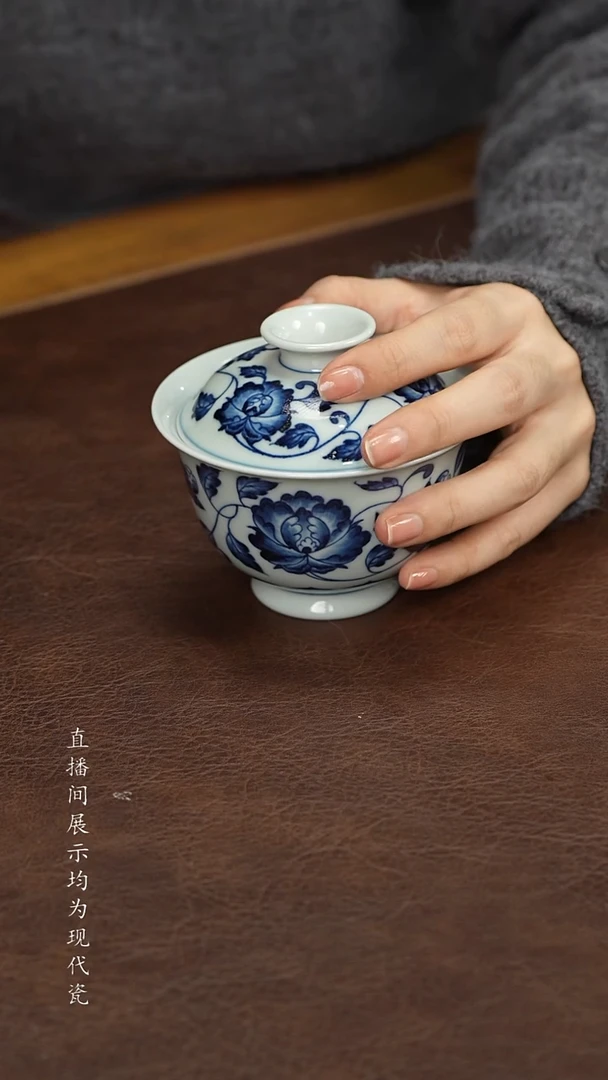 景德镇青花花卉盖碗