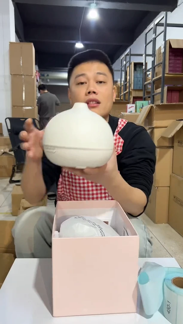 【闪购商品】杯原盒白色香薰机一套