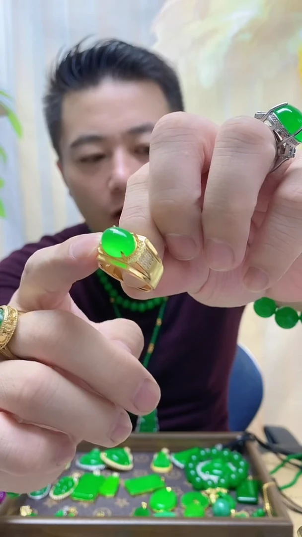 14K金镶嵌戒指翡翠翡翠戒指