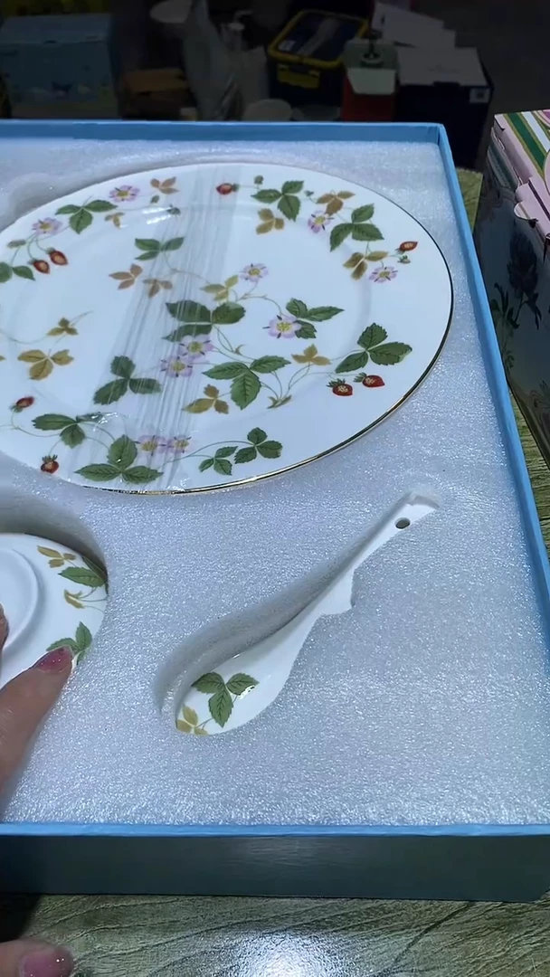 瓷片碗碟好物一件不留@@1