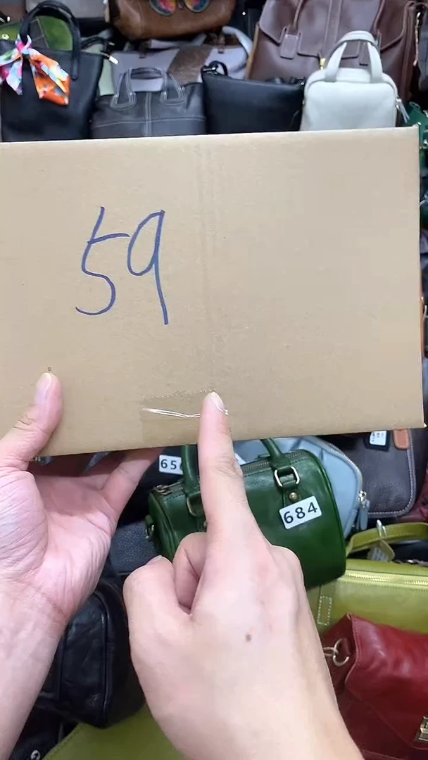 头层牛皮斜挎包59