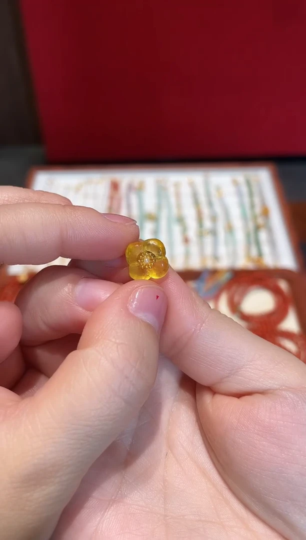 蜜蜡颈饰银S925镀金镶嵌桂花