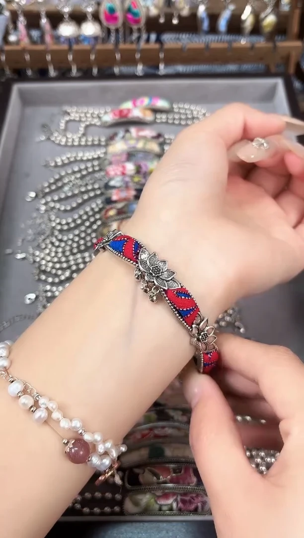 织绣民族风非遗老绣苗银饰品406