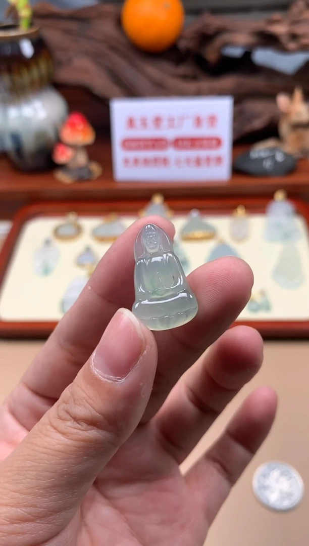 翡翠未镶嵌颈饰素衣