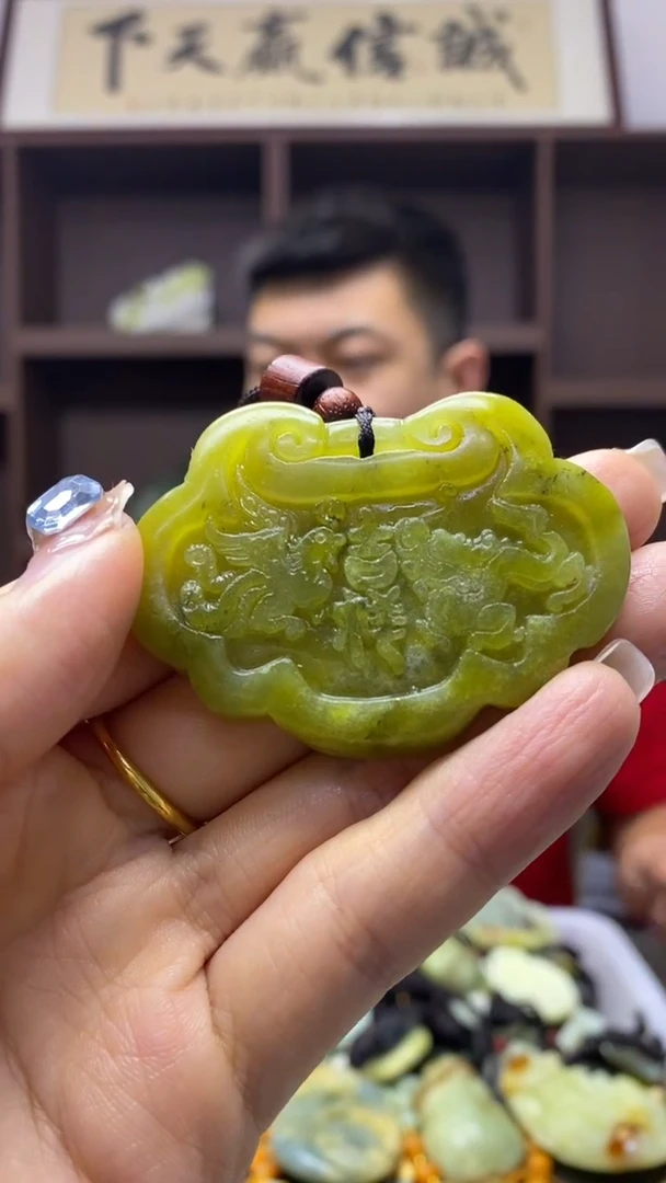 未镶嵌岫玉挂件