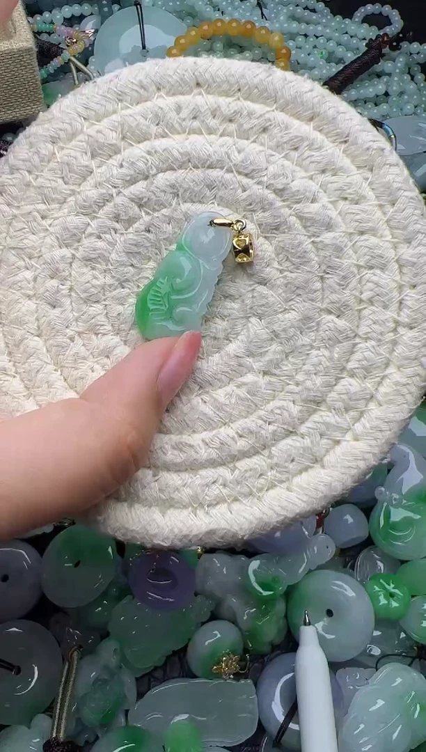 翡翠未镶嵌颈饰天然缅甸翡翠吊坠