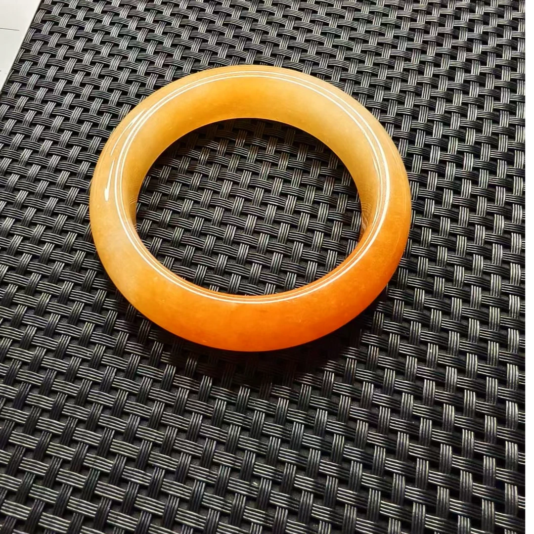 浅色樱桃红半山水黄龙石英质玉55