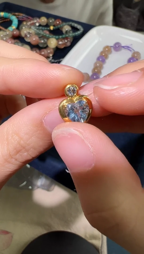 【闪购商品】海蓝宝石吊坠(不含链)18K金镶嵌0117s046多样性发一