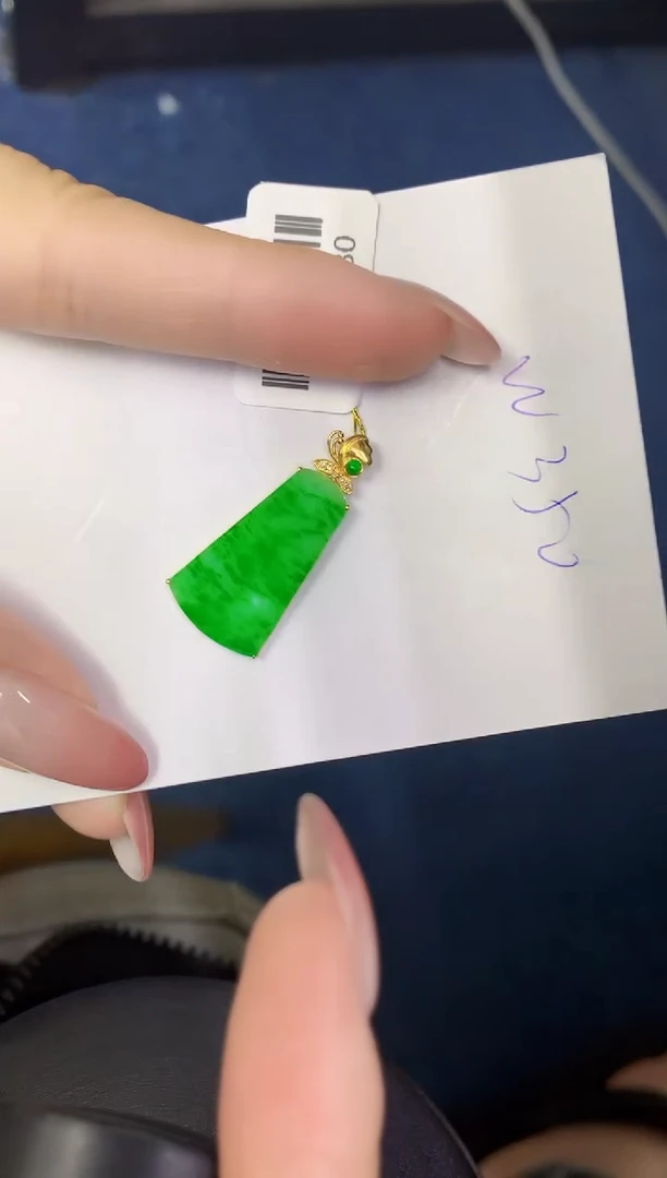 翡翠18K金镶嵌颈饰缅甸天然翡翠A货