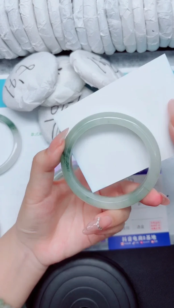 石英质玉手镯未镶嵌53-60