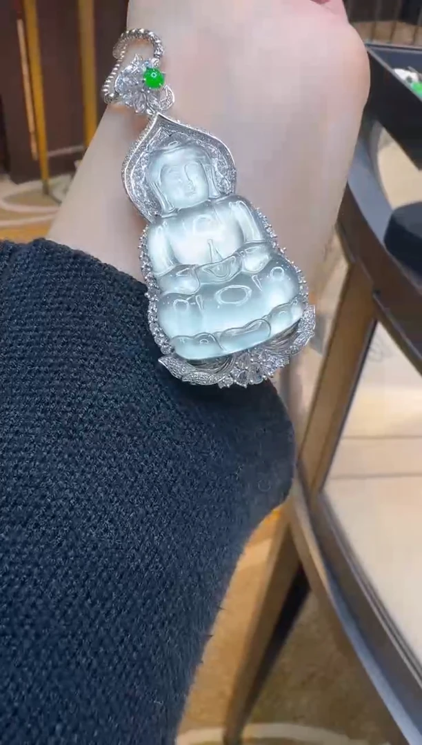 吊坠(不含链)18K金镶嵌翡翠梗***舍