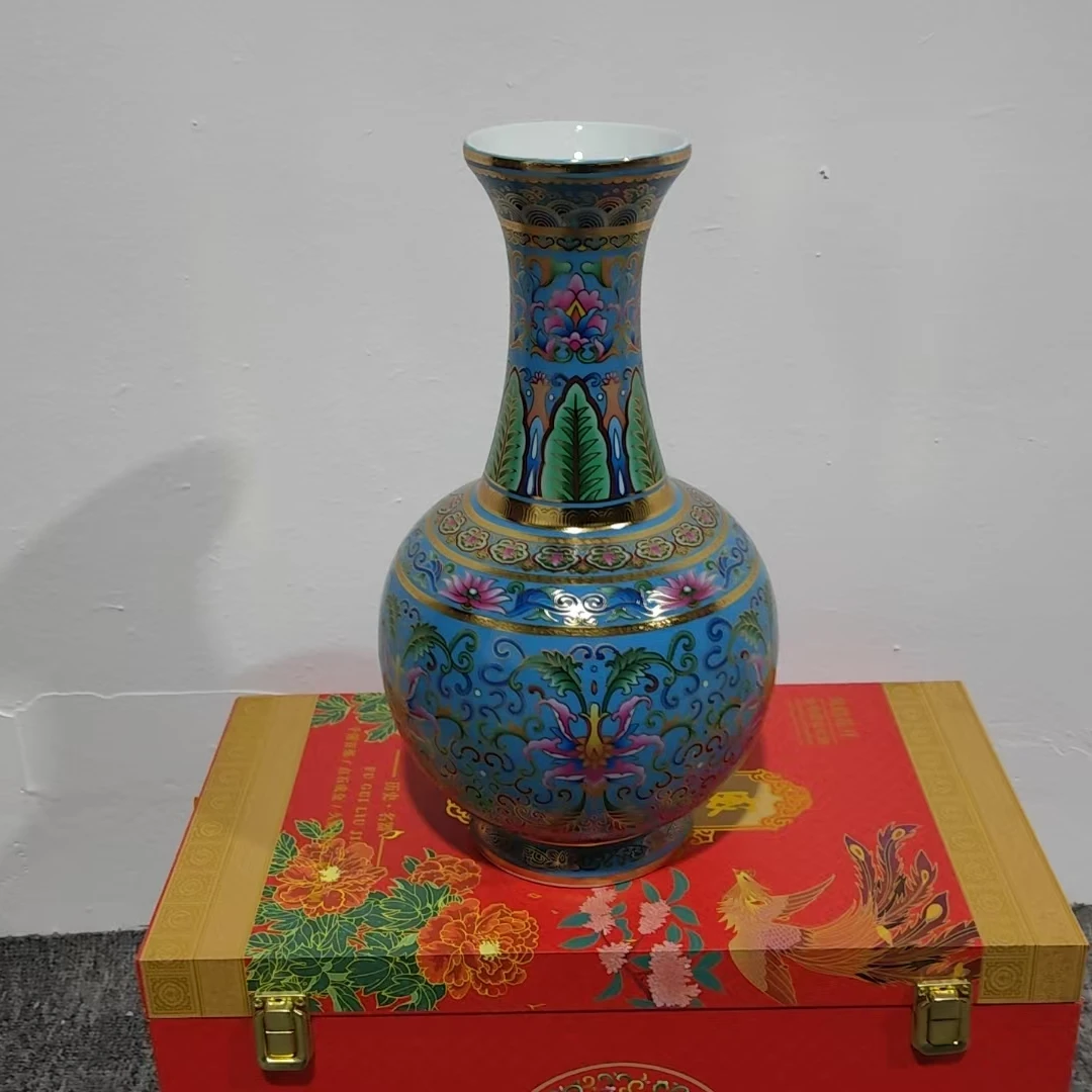 【张氏御瓷】天空蓝描金珐琅彩缠枝莲赏瓶礼盒款