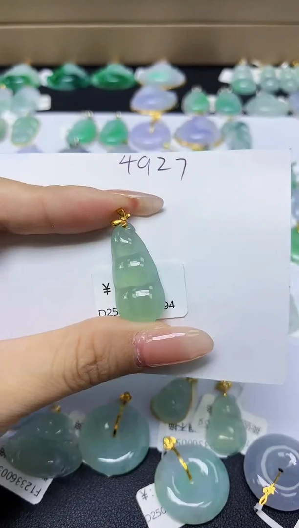 翡翠18K金镶嵌颈饰天然缅甸翡翠A货