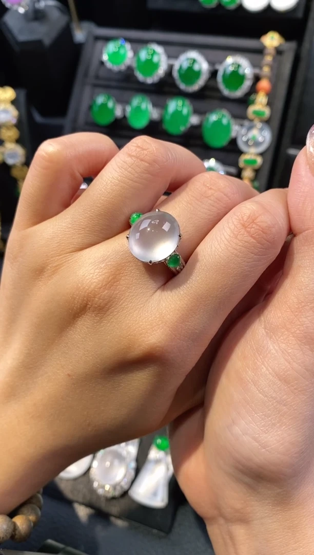 18K金镶嵌戒指翡翠蛋面戒指5210908