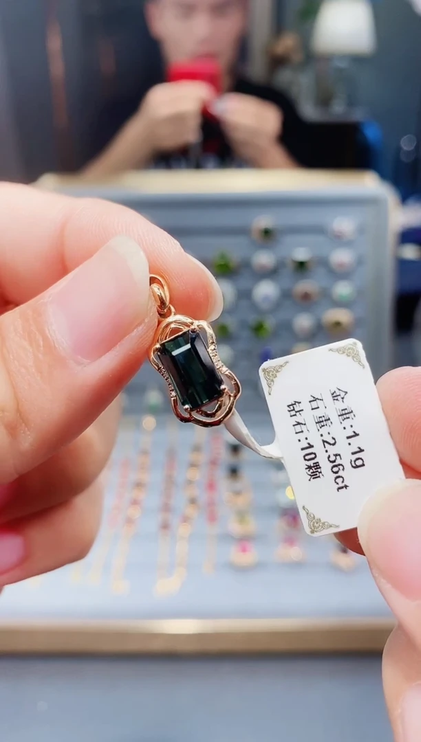 颈饰18K金镶嵌碧玺2.56.