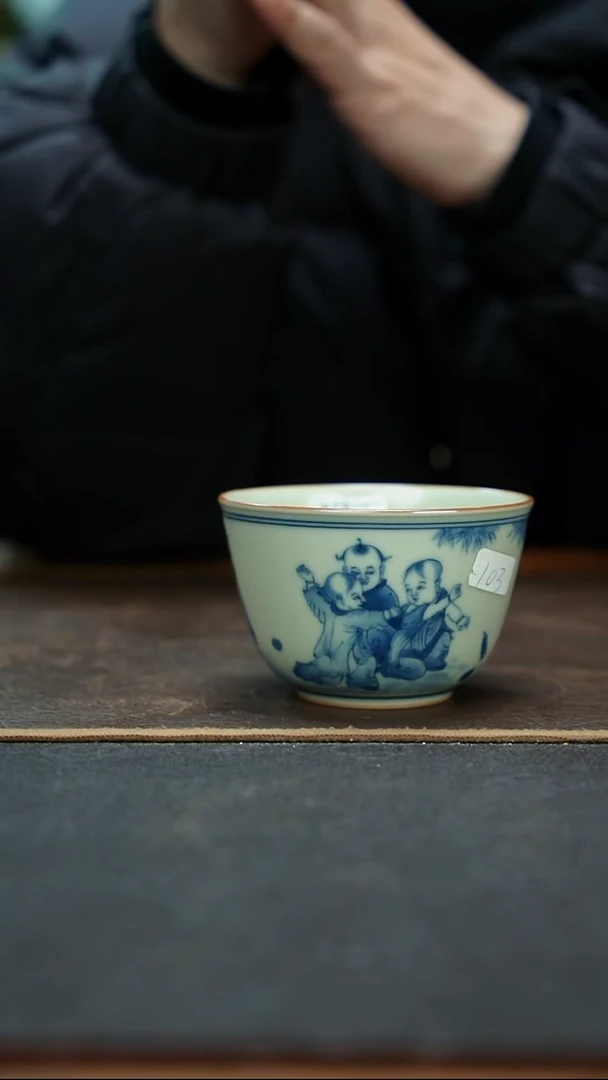 杯汝窑手绘青花婴戏主人杯