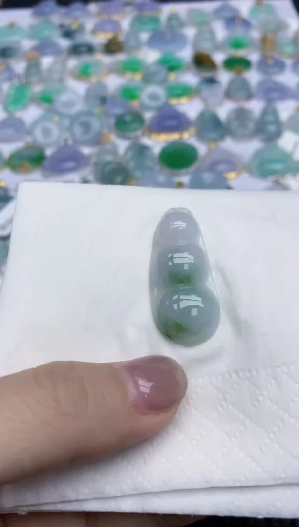 【闪购商品】翡翠颈饰未镶嵌天然翡翠A货