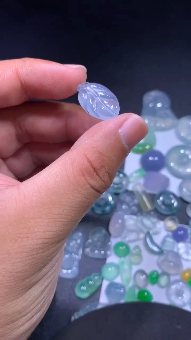 颈饰未镶嵌翡翠叶子