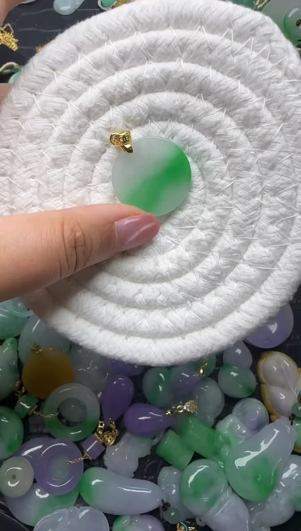 颈饰未镶嵌翡翠缅甸翡翠吊坠