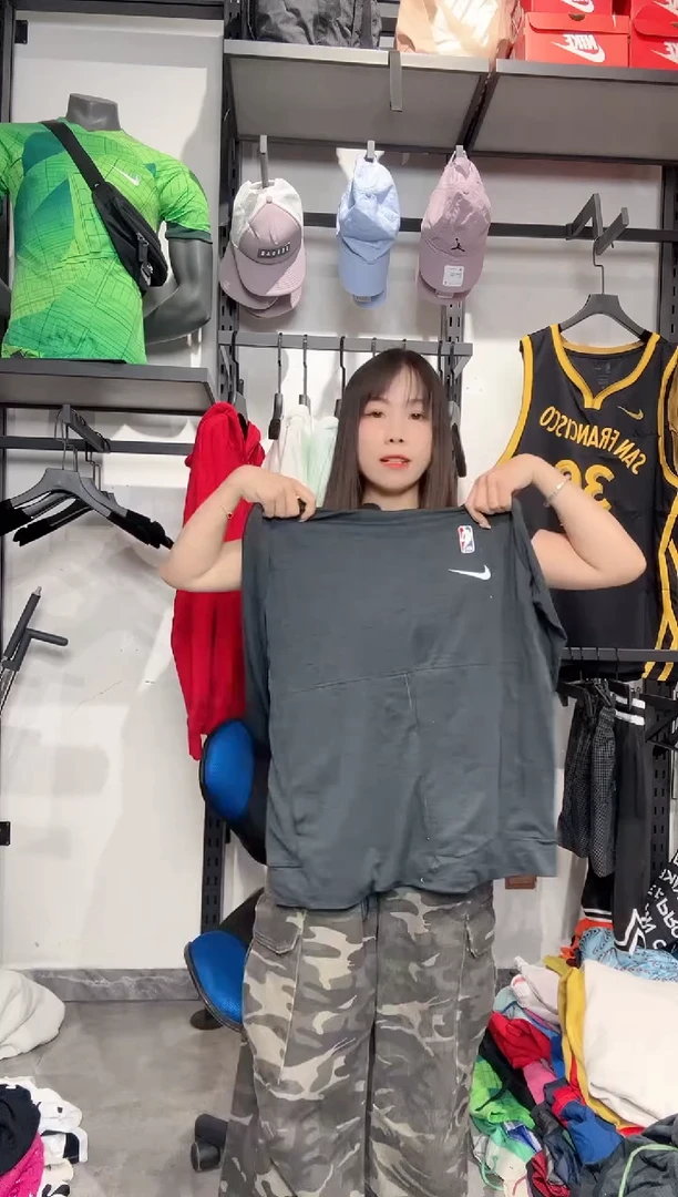 1687  编码 瑕疵款直播间过款为准 尺码