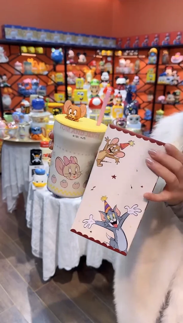 瓷片@@猫和老鼠黄色带盖陶瓷吸管杯