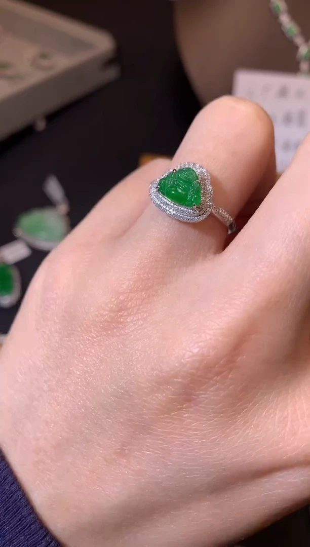 【闪购商品】翡翠颈饰18K金镶嵌戒指