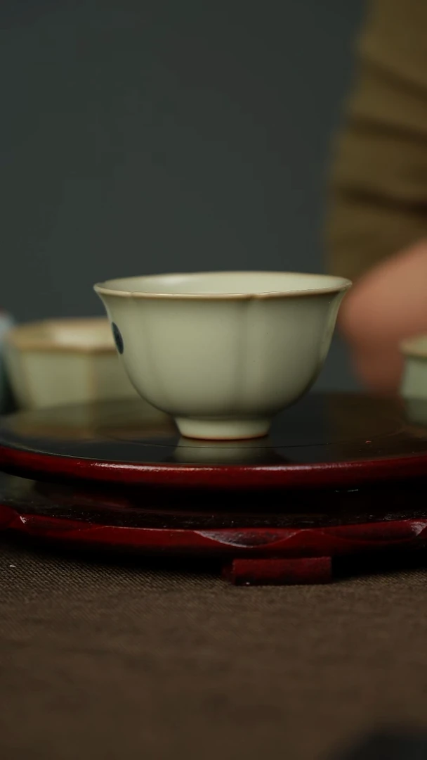 全品 粉青 花口杯 带底款