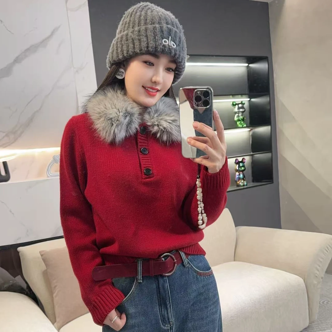 『纽扣雅致』2025新款冬季设计师毛衣外套毛领上衣L5629