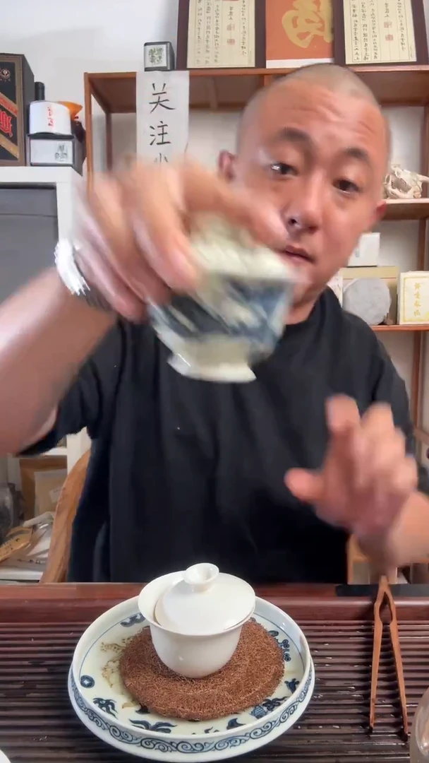 指**轻釉里金8号纯青龙盖碗