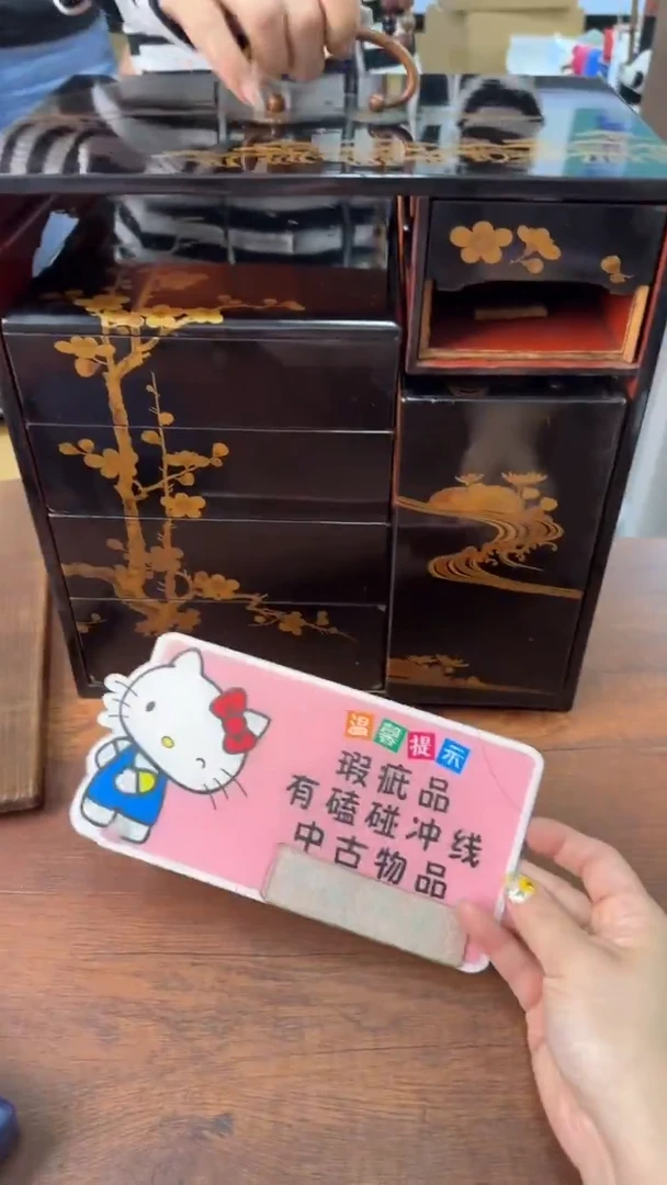 汉*在喜欢的氛围里享受生活