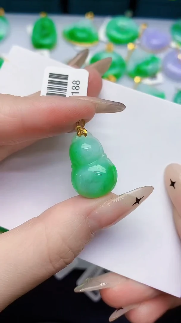 颈饰18K金镶嵌翡翠缅甸天然翡翠A货