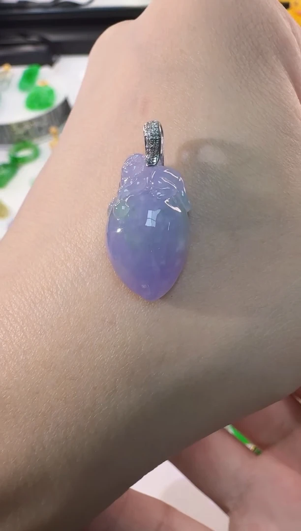 颈饰18K金镶嵌翡翠缅甸A货翡翠