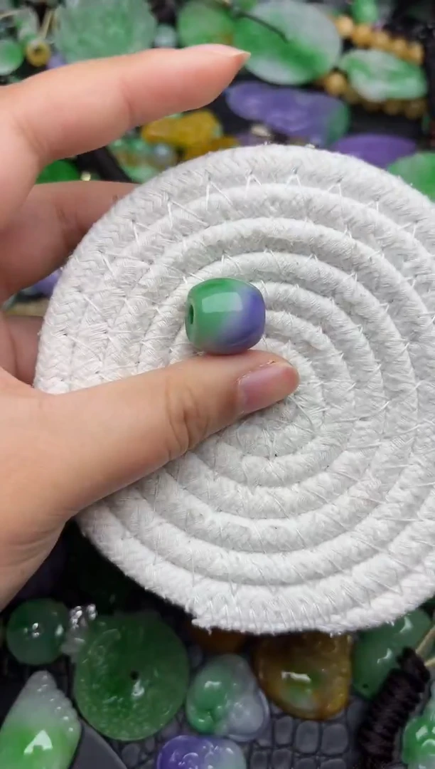 颈饰未镶嵌翡翠缅甸翡翠吊坠