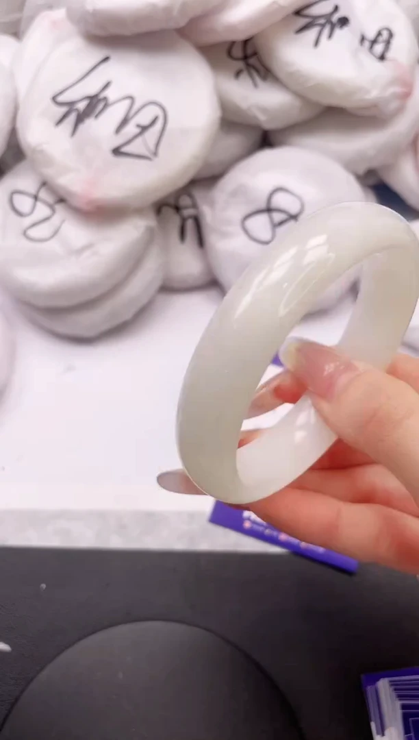 【闪购商品】和田玉手镯未镶嵌11K230-56