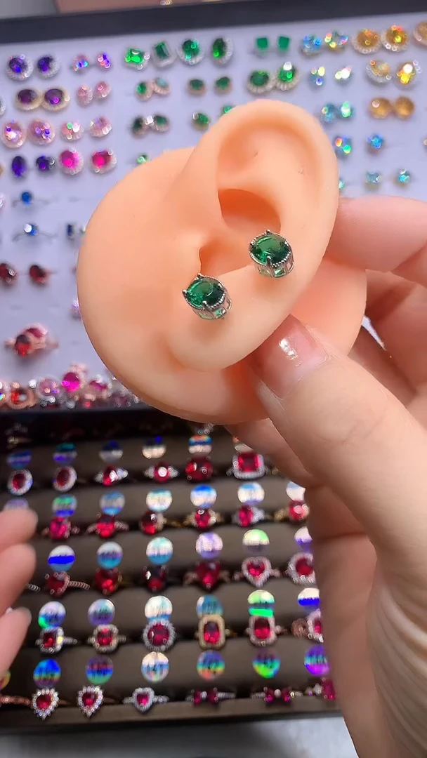 【闪购商品】透辉石耳饰银S925镶嵌银色6.8