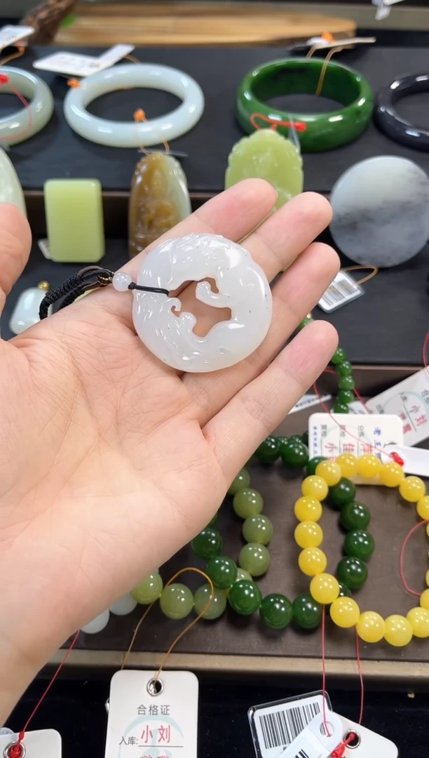 吊坠(不含链)未镶嵌和田玉新疆黑山料九尾狐9014486