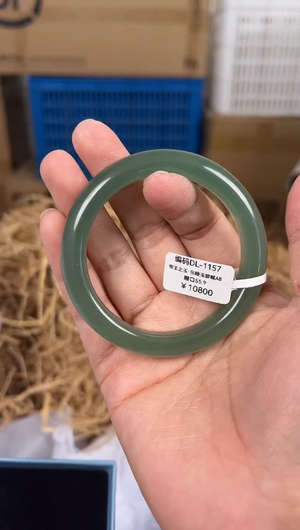 未镶嵌手镯石英质玉DL1157