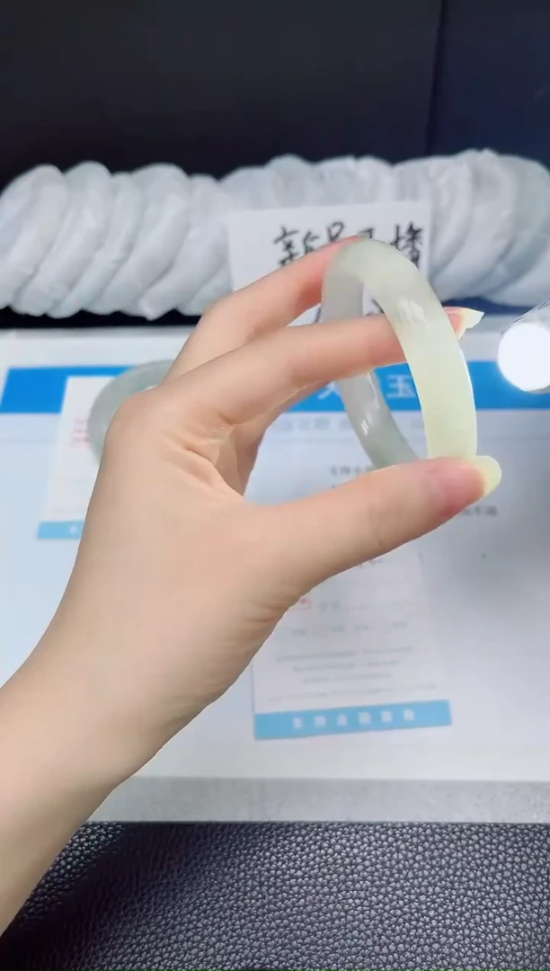 石英质玉手镯未镶嵌52-56.5