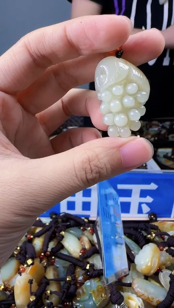 和田玉未镶嵌颈饰1