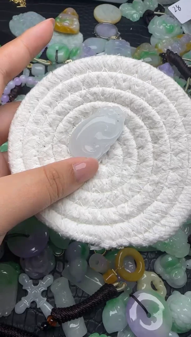 颈饰未镶嵌翡翠缅甸翡翠吊坠