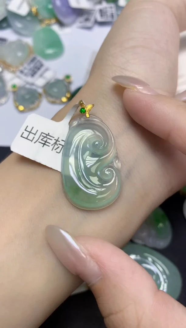 颈饰18K金镶嵌翡翠天然缅甸翡翠A货多样性发一件