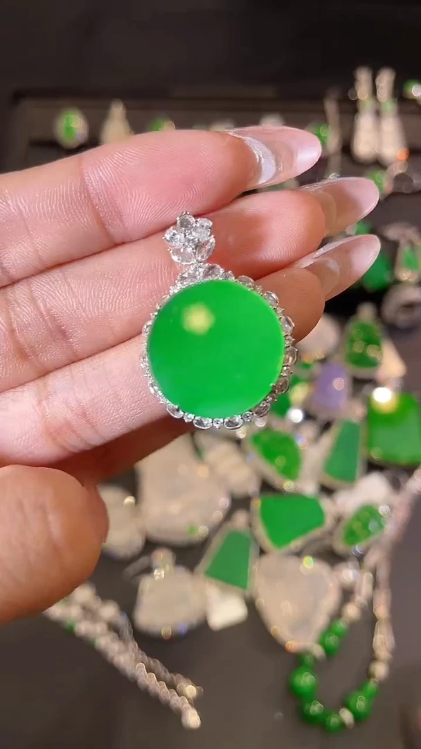 翡翠18K金镶嵌吊坠(不含链)天然缅甸翡翠A货