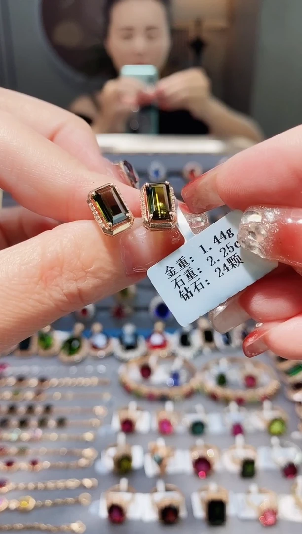 18K金镶嵌耳饰碧玺2.25配钻